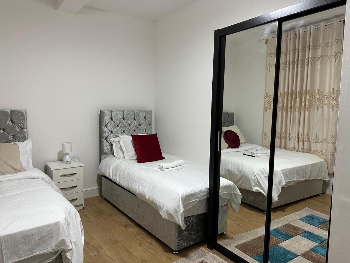 City Lodge Shadwell London Exteriör bild